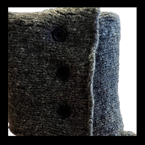 Tall UGG gray three button waffle knit boots Fold up or down worn tall or short - Picture 9 of 17